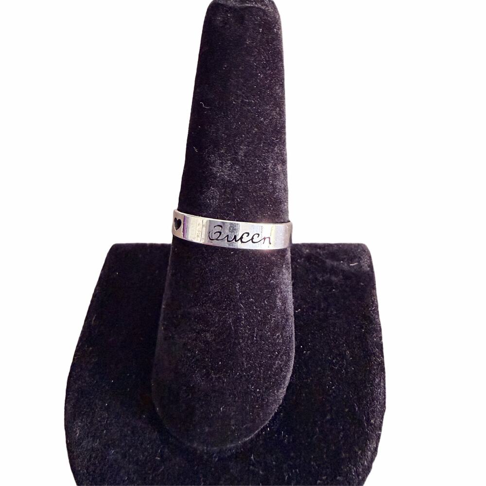 Silver queen heart ring band - size 8.5